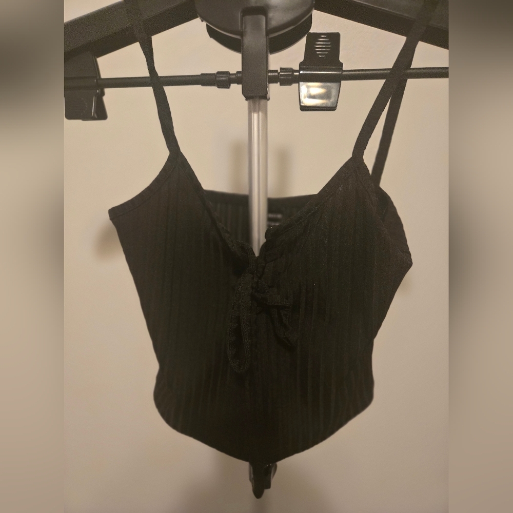 NWOT Black cropped top size XS